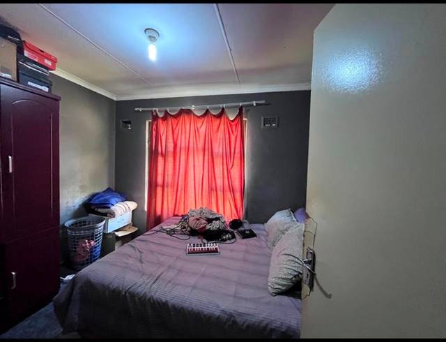 3 BEDROOM HOUSE FOR SALE IN NGWELEZANA